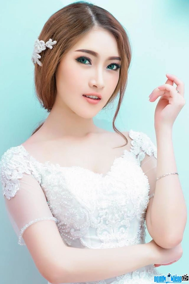Hình ảnh hot girl Đồng Thảo My biến hóa thành cô dâu xinh đẹp và gợi cảm