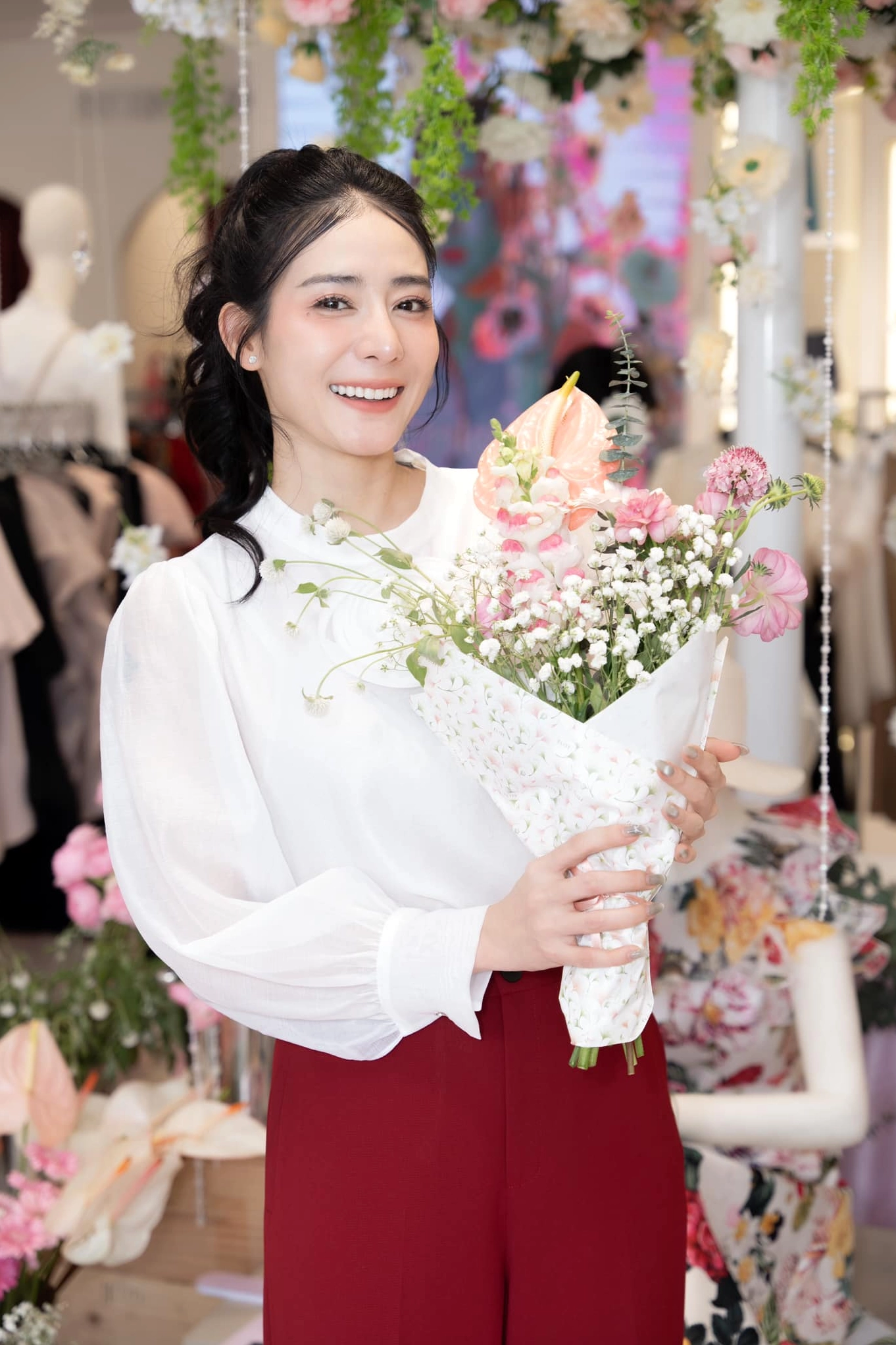 Hình ảnh Kim Nhã trong một buổi ghi hình