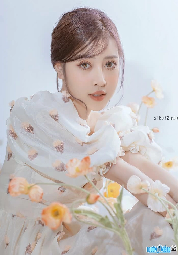 Hình ảnh Lê Huyền Diệu xinh đẹp dịu dàng