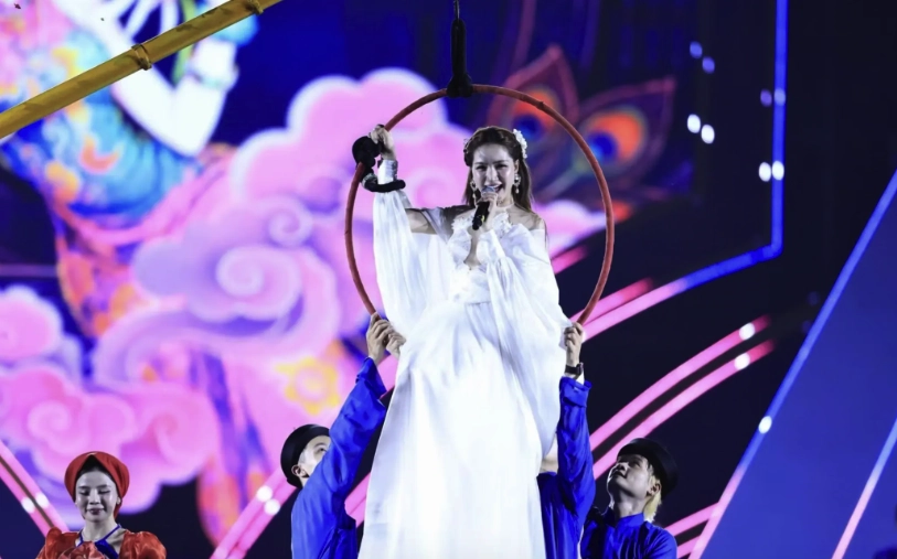 Hòa Minzy, Quang Hùng MasterD bùng nổ trong concert