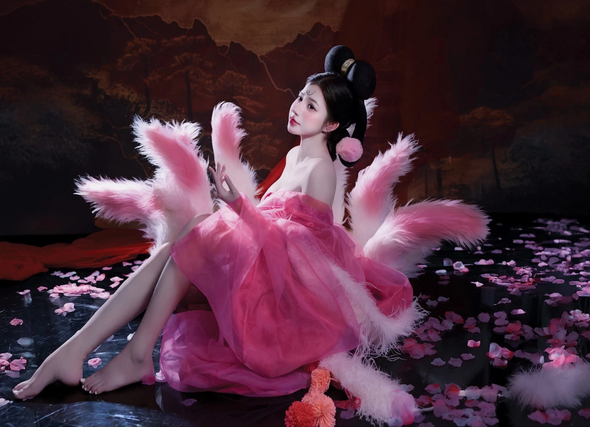 Huỳnh Mai Linh khoe dáng