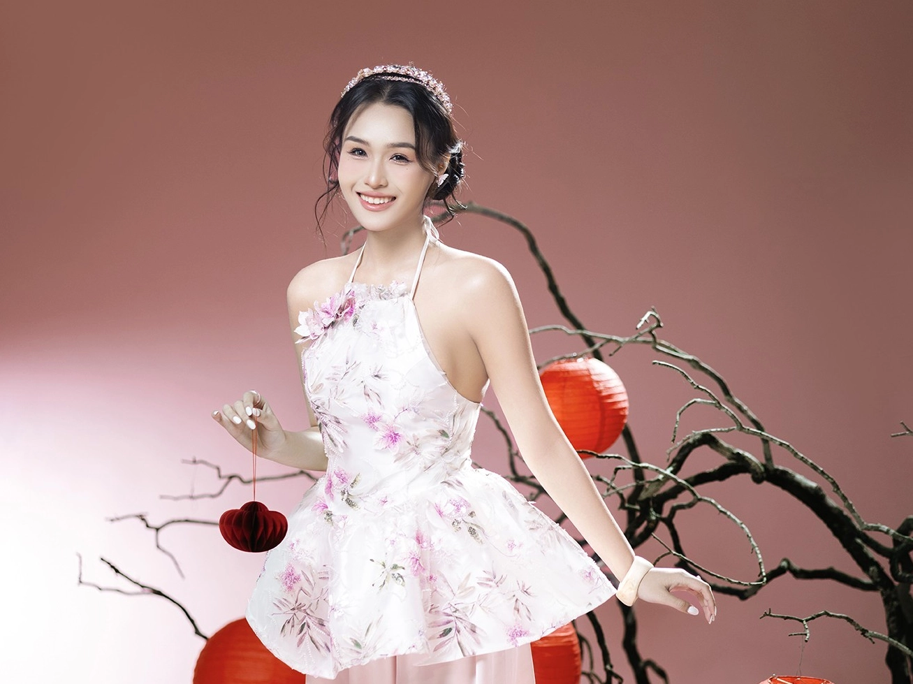 Khánh Trinh khoe vẻ đẹp xinh tươi