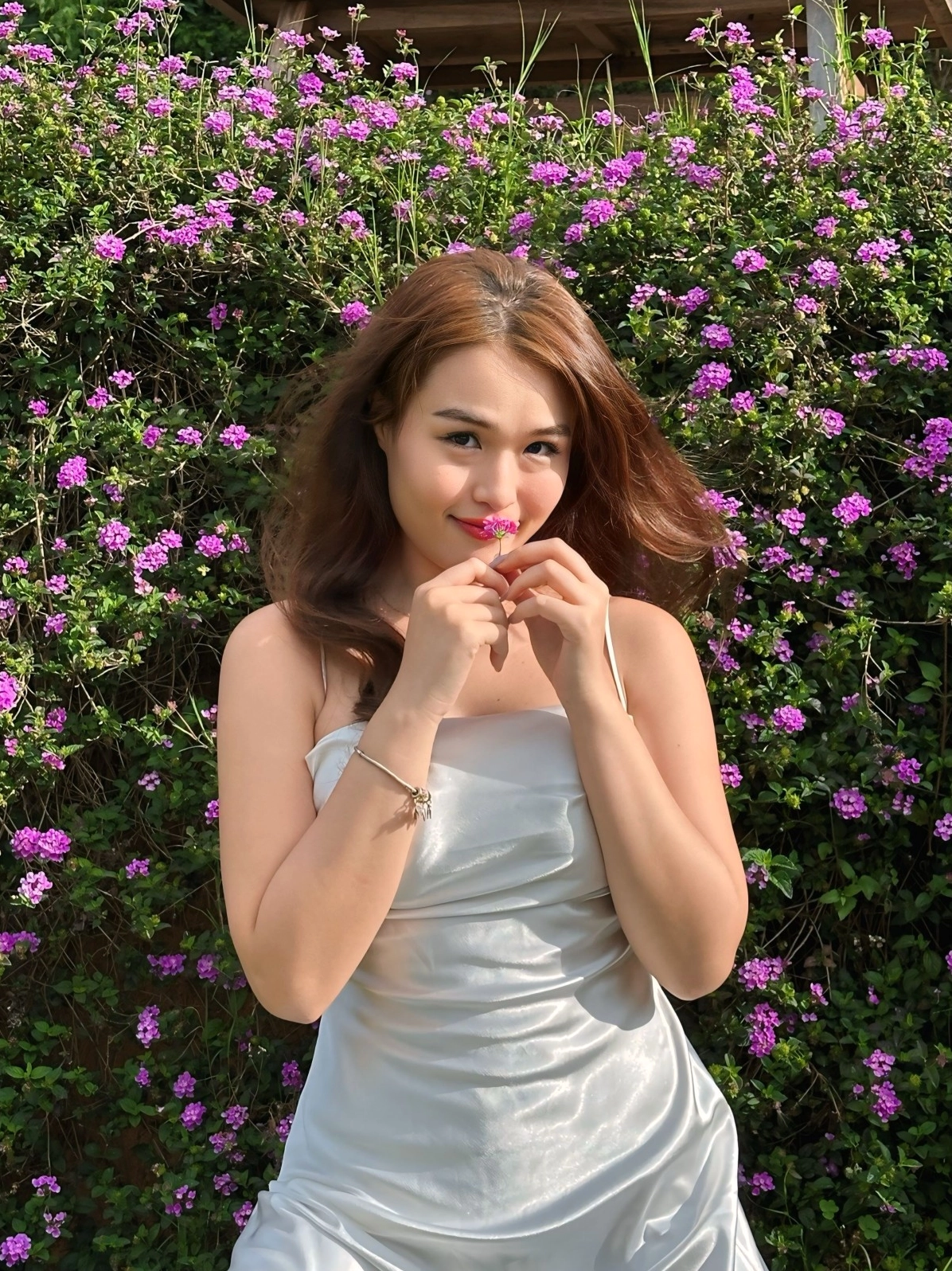 Khánh Trinh tươi tắn