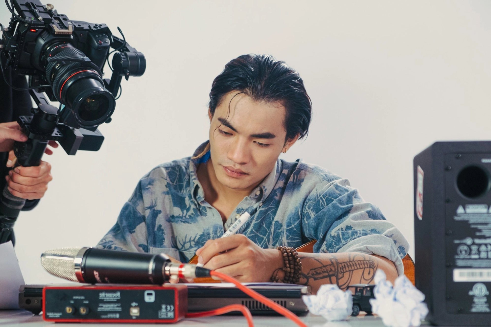 Một hình ảnh liên quan đến giới trẻ và âm nhạc rap