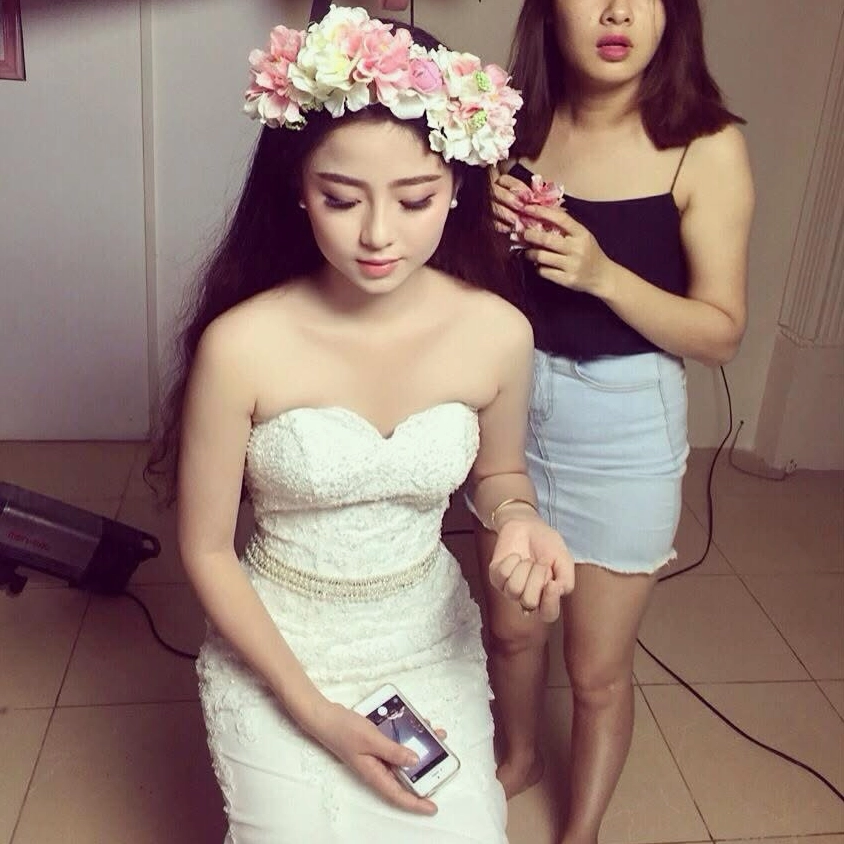 Nam Thương khoe vóc dáng