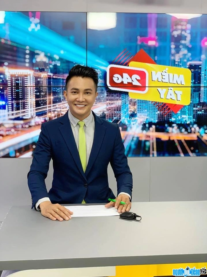Nguyên Bảo lịch lãm dẫn dắt chương trình Miền Tây 24h