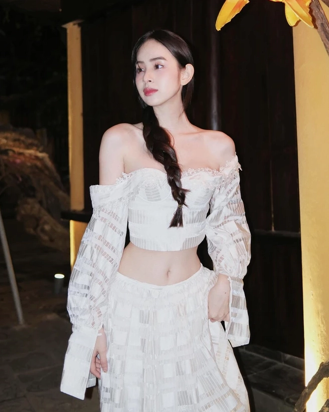 Nguyễn Hương Liên: Nhan sắc 2k2 khuynh đảo sàn catwalk.