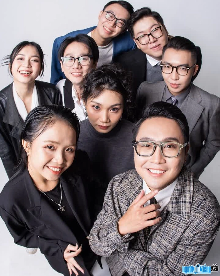 Nhi Võ thân thiết với các thành viên của Saigon Tếu