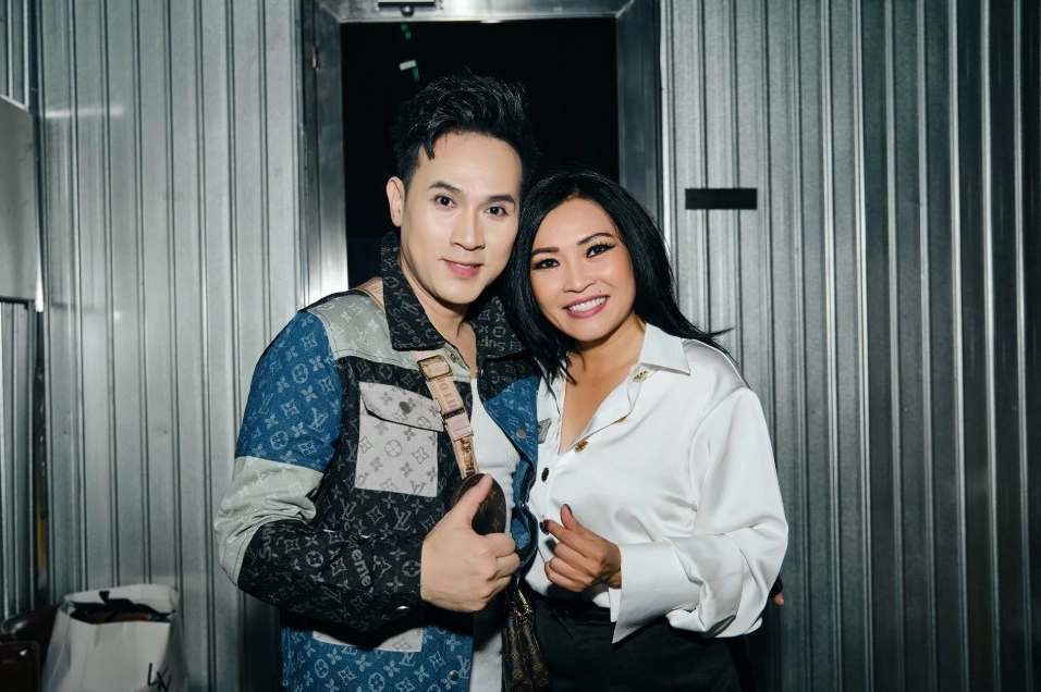 Nhiều nghệ sĩ đến chung vui với Phương Thanh trong buổi giới thiệu live concert.
