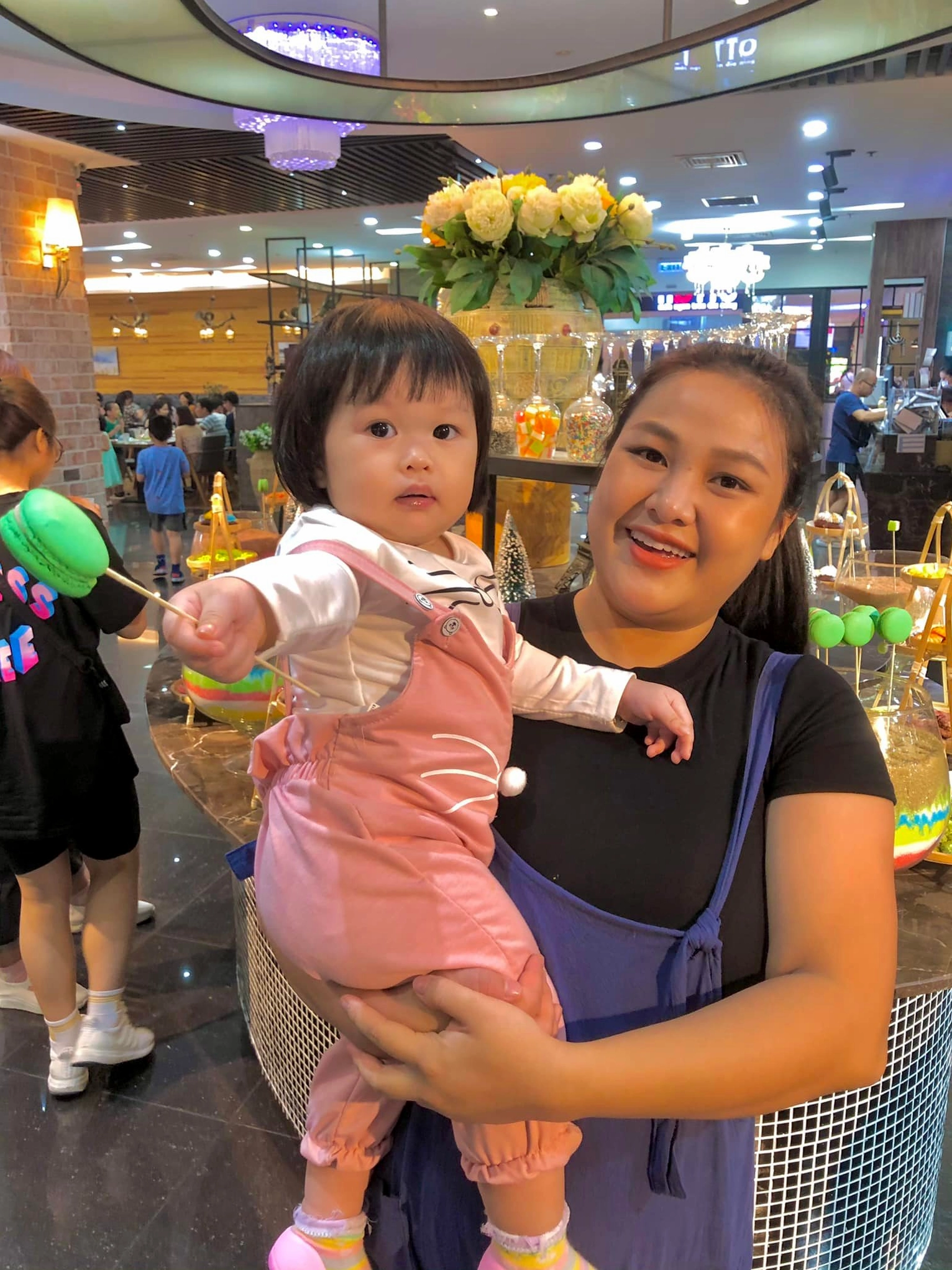 Nữ diễn viên Trà Ngọc trong trang phục đời thường
