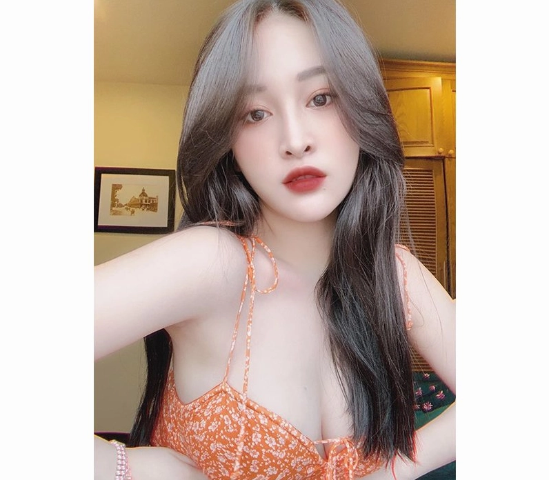 Sở hữu khuôn mặt ưa nhìn cùng làn da trắng muốt, Vũ Thị Ngọc Khánh là hotgirl mới nổi thu hút sự chú ý của cộng đồng mạng Việt.