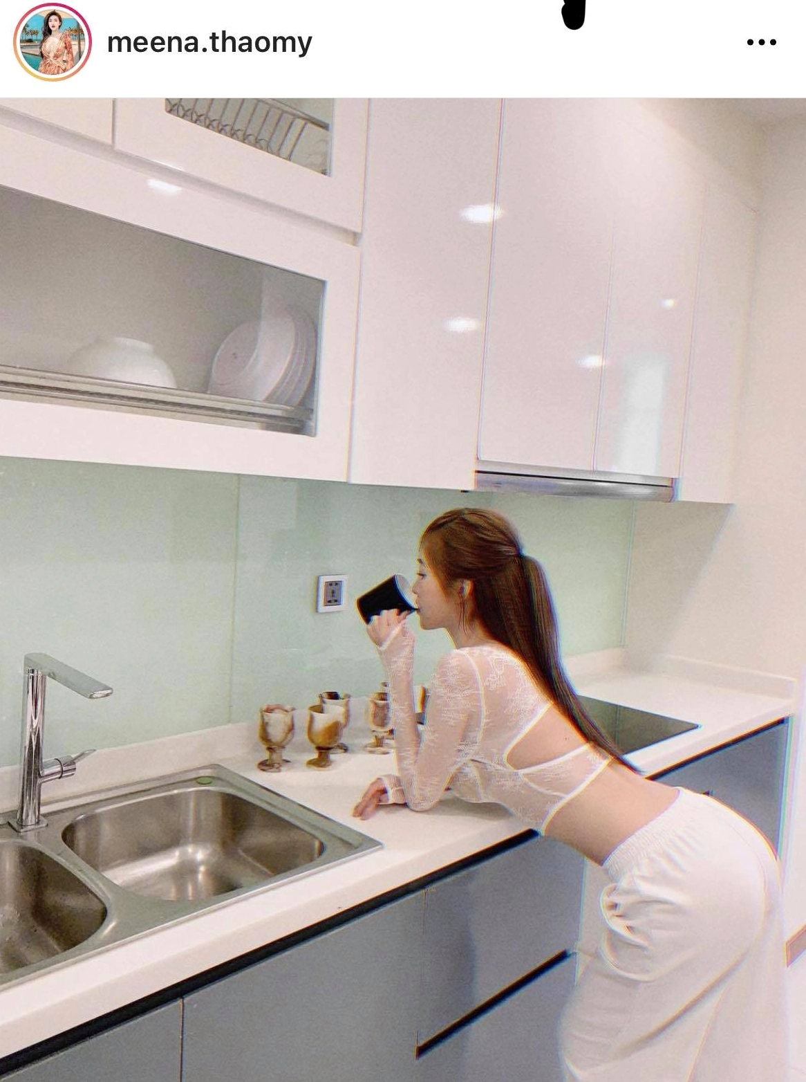 Thảo My sở hữu đường cong gợi cảm.