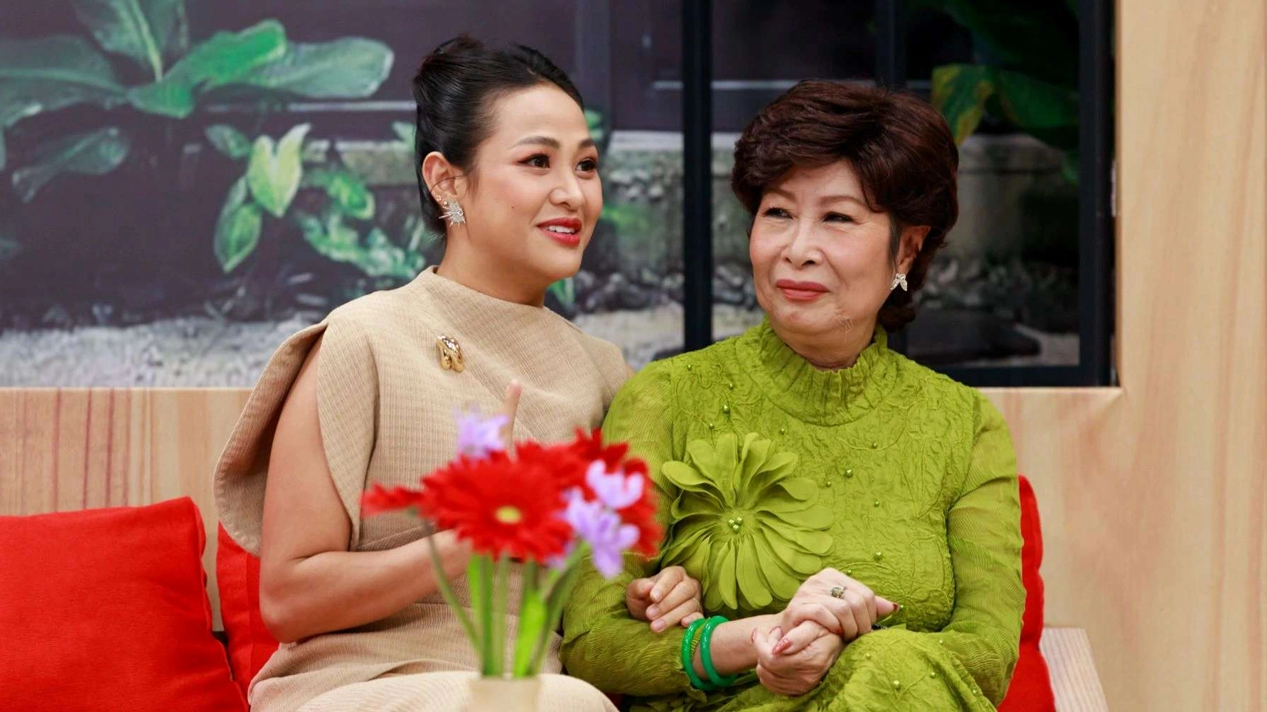 Trà Ngọc và mẹ chồng NSƯT Kim Phương