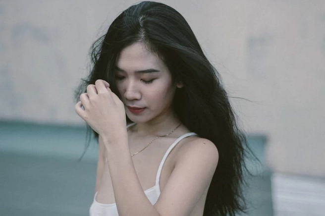 Vẻ đẹp rạng rỡ của Vân Anh Faptv