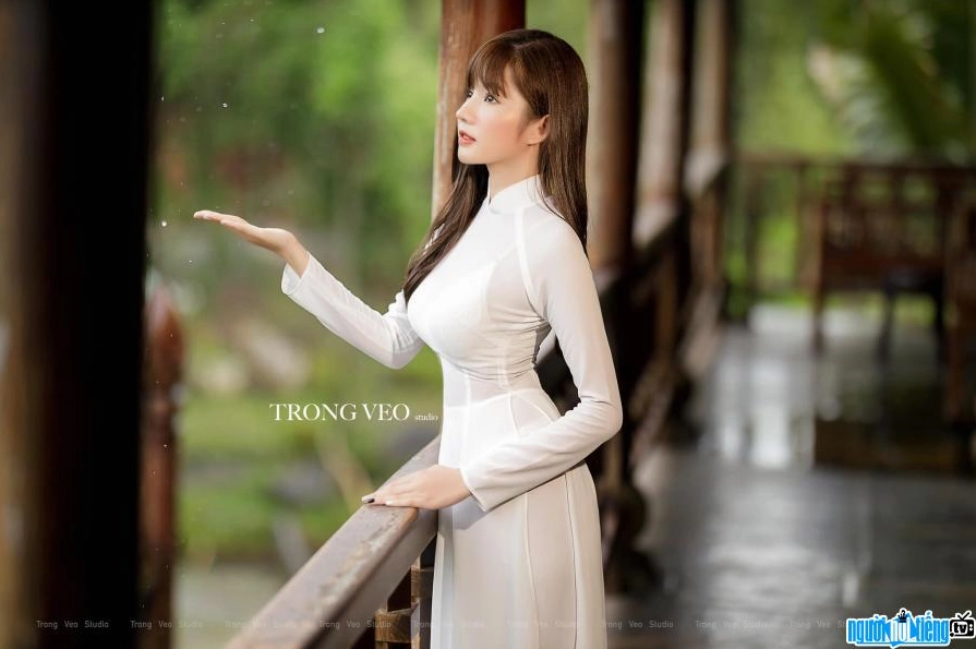 Vẻ đẹp trong trẻo ngọt ngào của Huỳnh Mai Linh