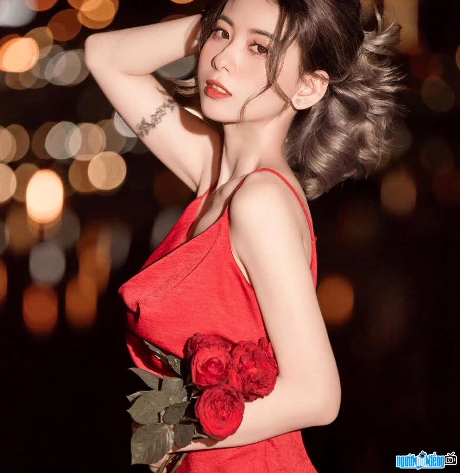 Yến Song Hải Nguyễn quyến rũ trong một bộ ảnh